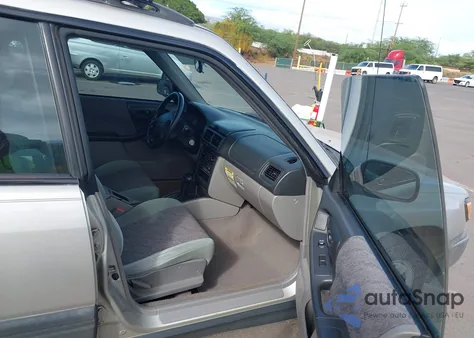 2000 Subaru Forester L z USA, uszkodzony, nr VIN JF1SF6351YH711713